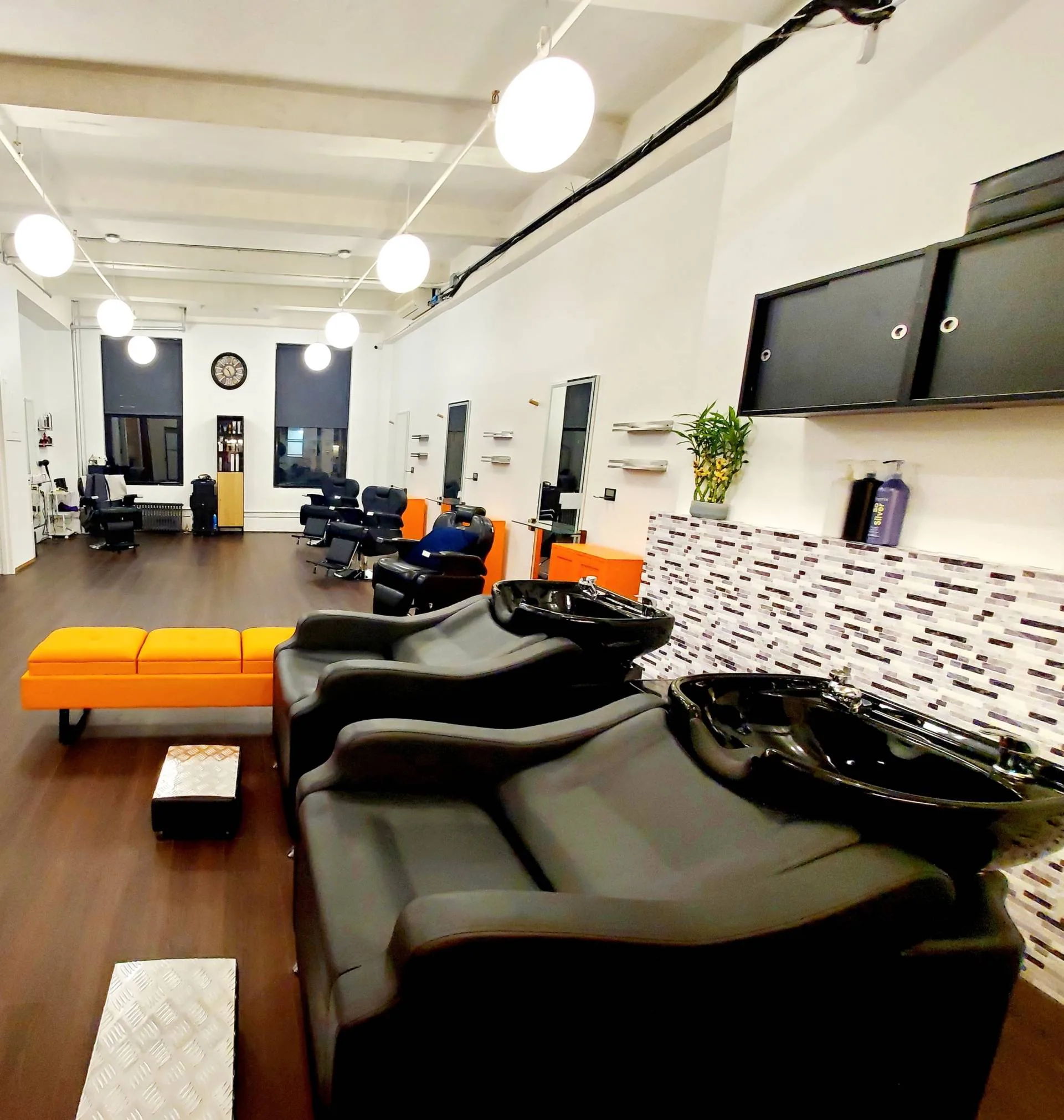 How to Start with Salon Chair Rental in Manhattan on Commission