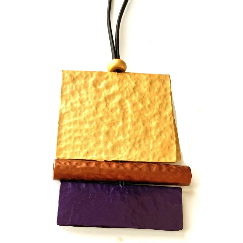 Why Are Earth Tone Beaded Necklaces Everyone's New Favorite Piece?