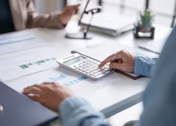 How Consistent Financial Reporting Simplifies Month-End Closing for Growing Businesses