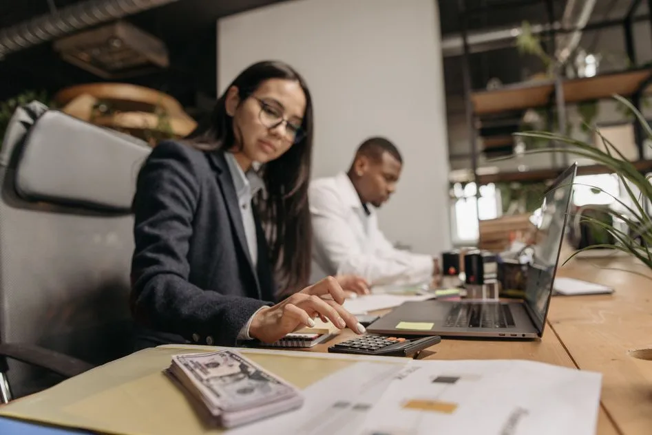 How Accountancy Services Horsham Help Businesses Stay Organized