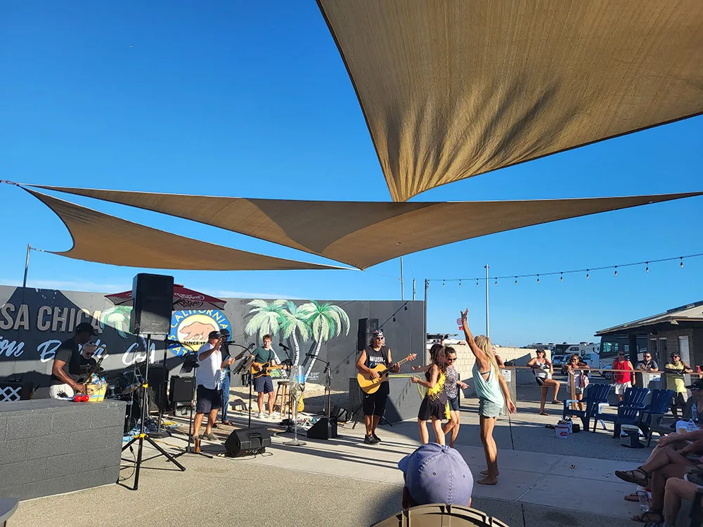 Live Music on the Beach Near Me for Great Food and Fun