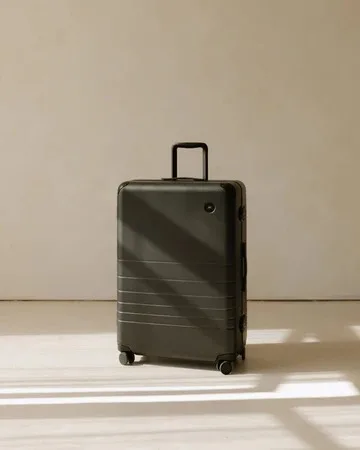 Scuffs and Scratches on Luggage: What’s Normal, What to Do, and How to Prevent Them