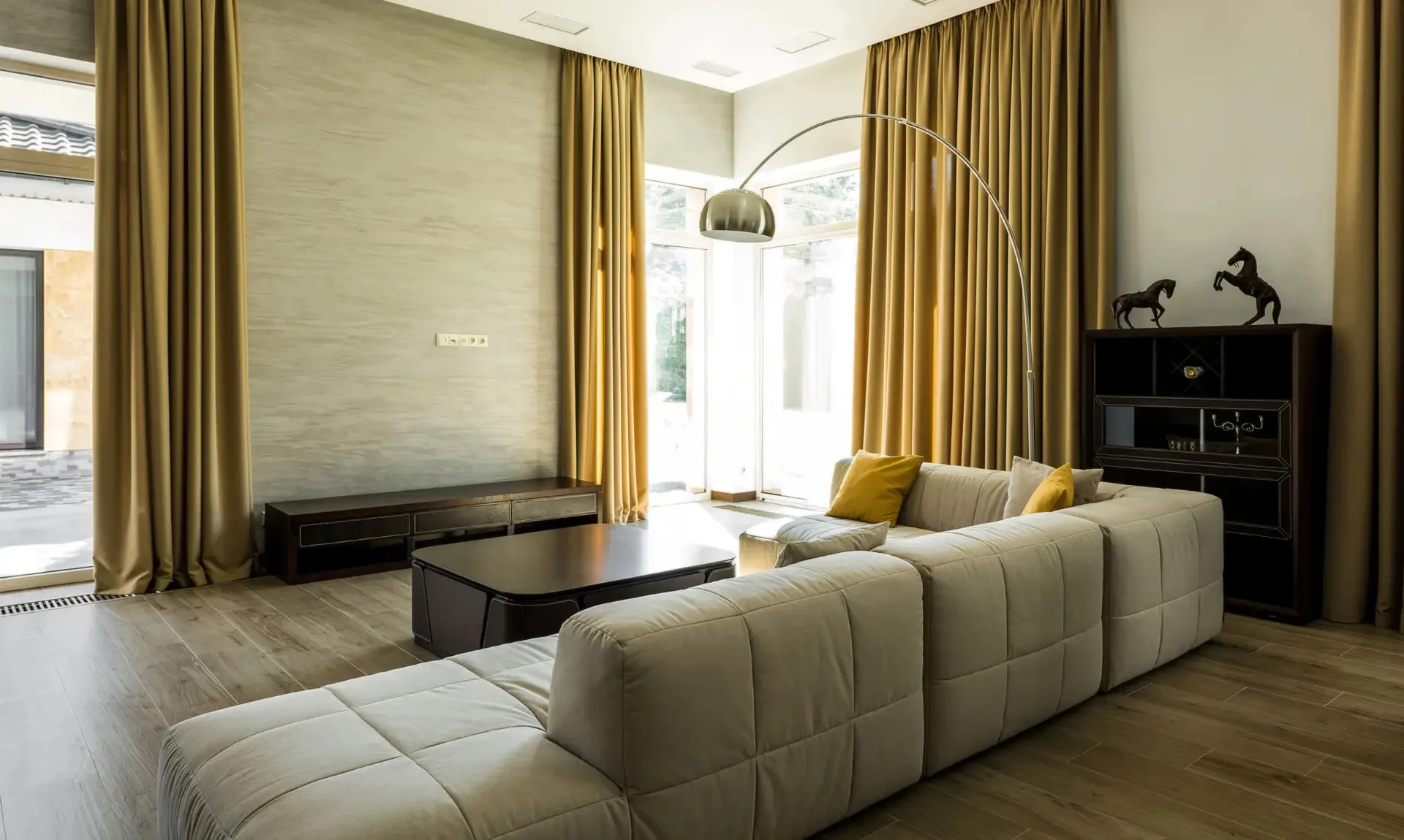 Custom Hard Window Treatments in Florida | Blinds, Shades & Shutters