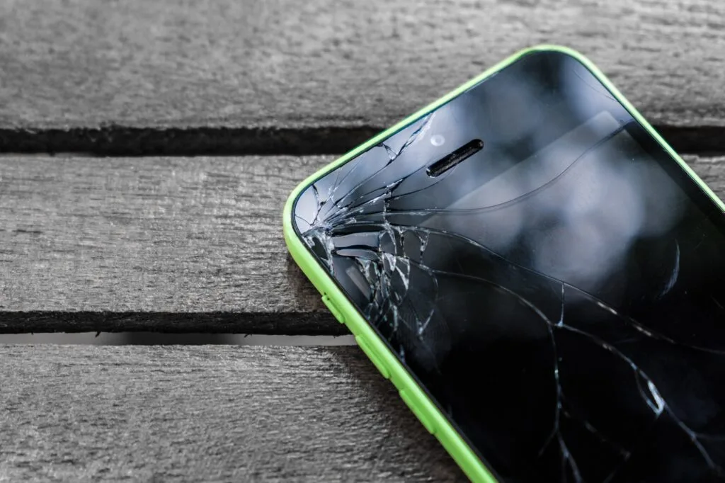 Top 7 Broken Screen Buyers Offering the Best Cash Deals