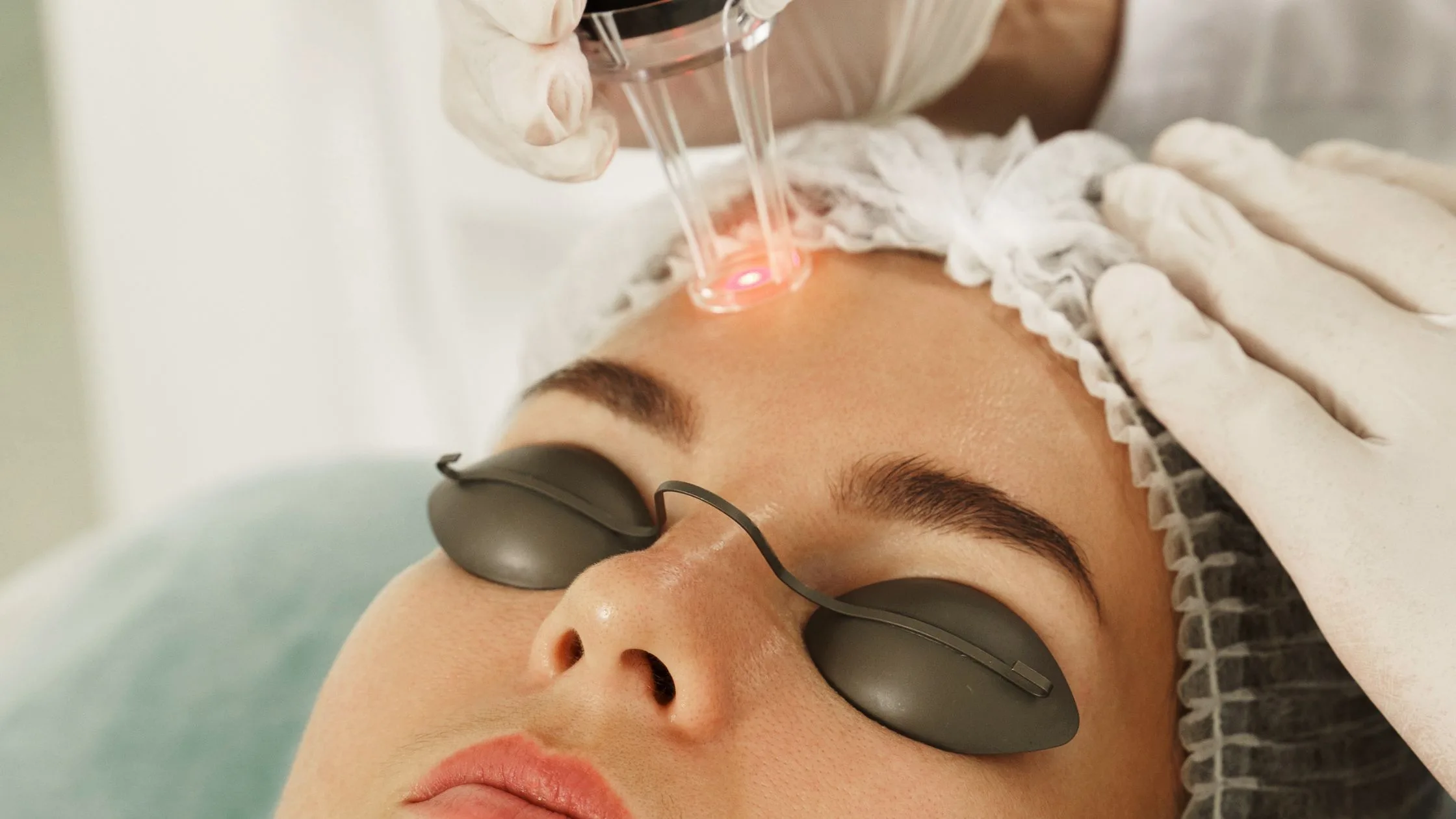 From Round Face to Defined Jawline: How the Best Surgeon for Face Slimming in Delhi Creates Natural Results