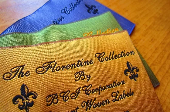 How Custom Labels Shape Modern Fashion Branding