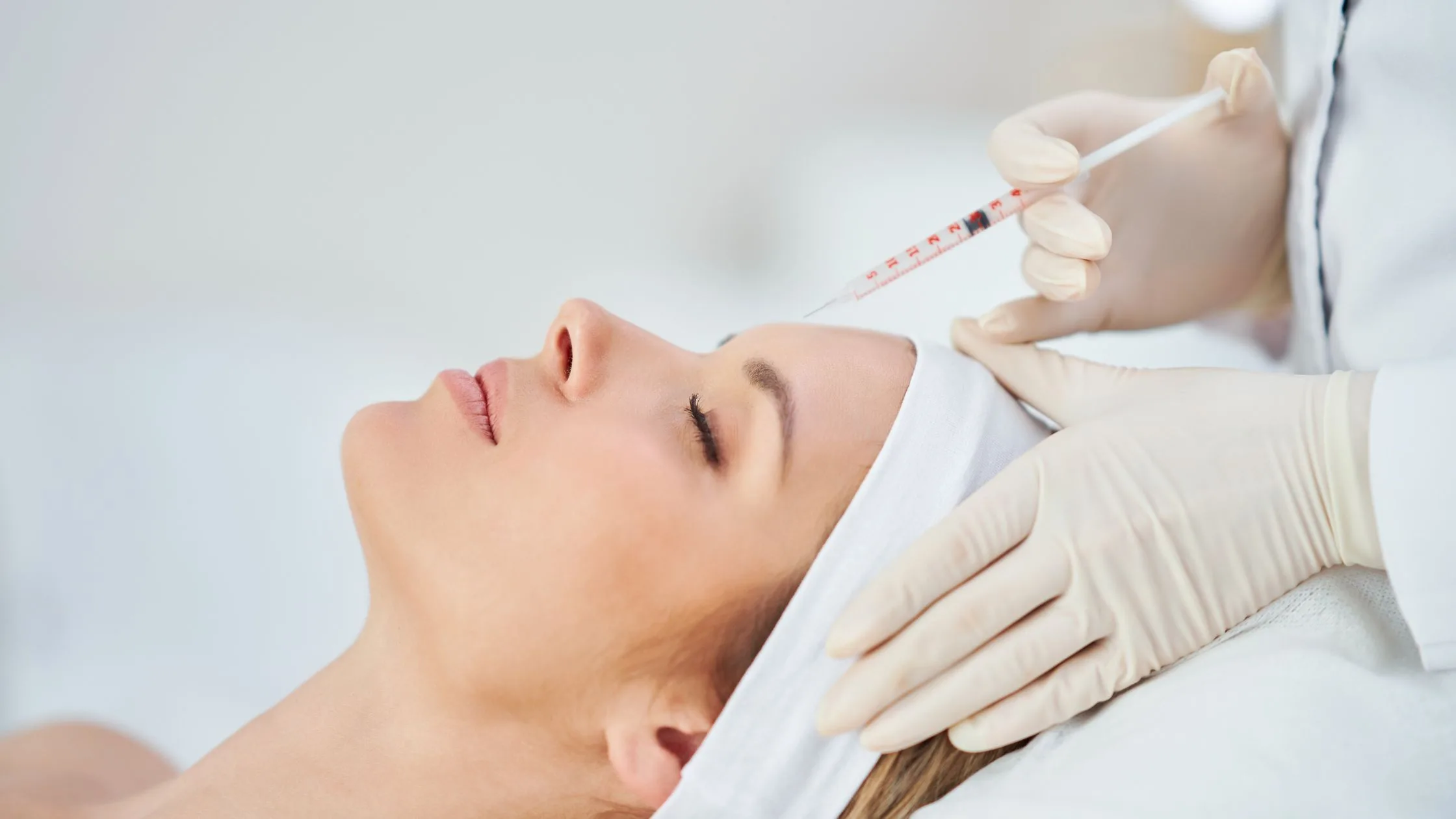 How Does Forehead Wrinkle Removal in Delhi Work? Benefits, Procedures, and Results Explained