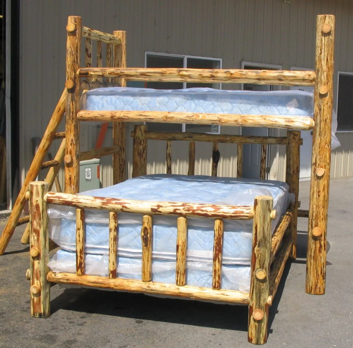 9 Incredible Space-Saving Features of Log Cabin Beds