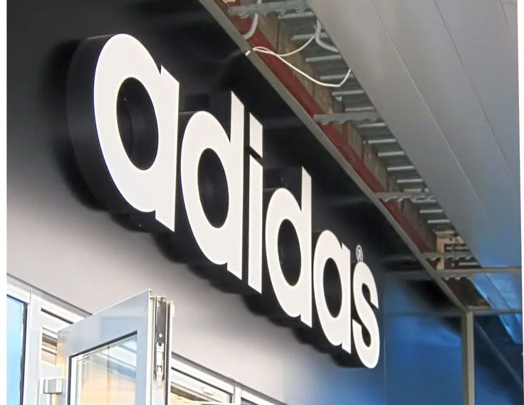 The Role of Architectural Signage in Commercial Branding