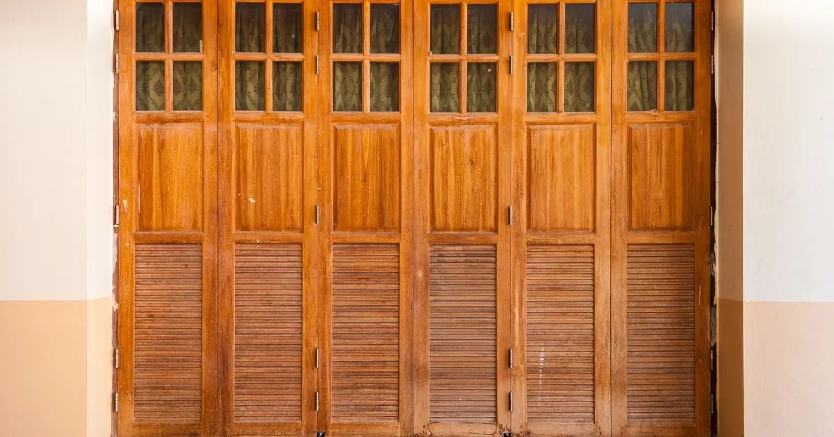 How Can Crafted Woodwork Turn an Entrance Into a Standout Feature?