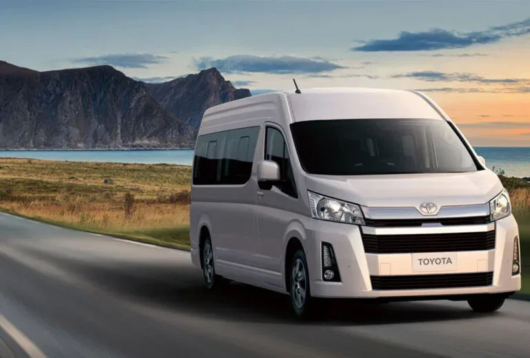 Why Maxi Cabs Are the Smartest Choice for Melbourne Airport Transfers