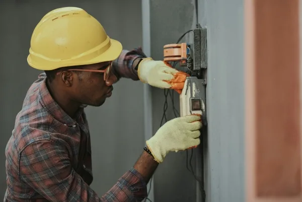 What Is a Level 2 Electrician Sydney and In What Situations Should You Contact One?