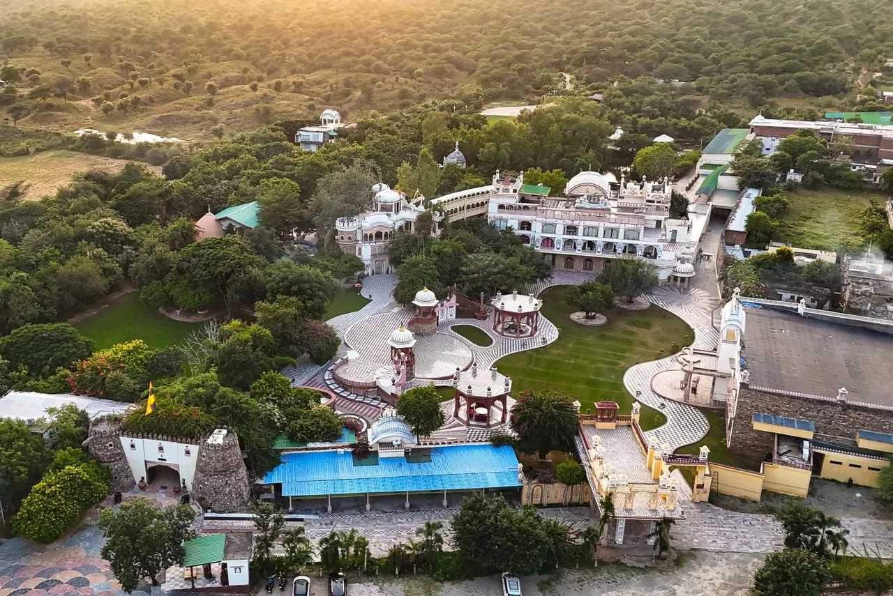 Which Resort Has the Largest Campus in Jaipur? Why Resort Size Matters More Than Most Travelers Think