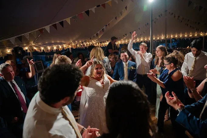 What to Expect When You Book a Wedding DJ in Maine