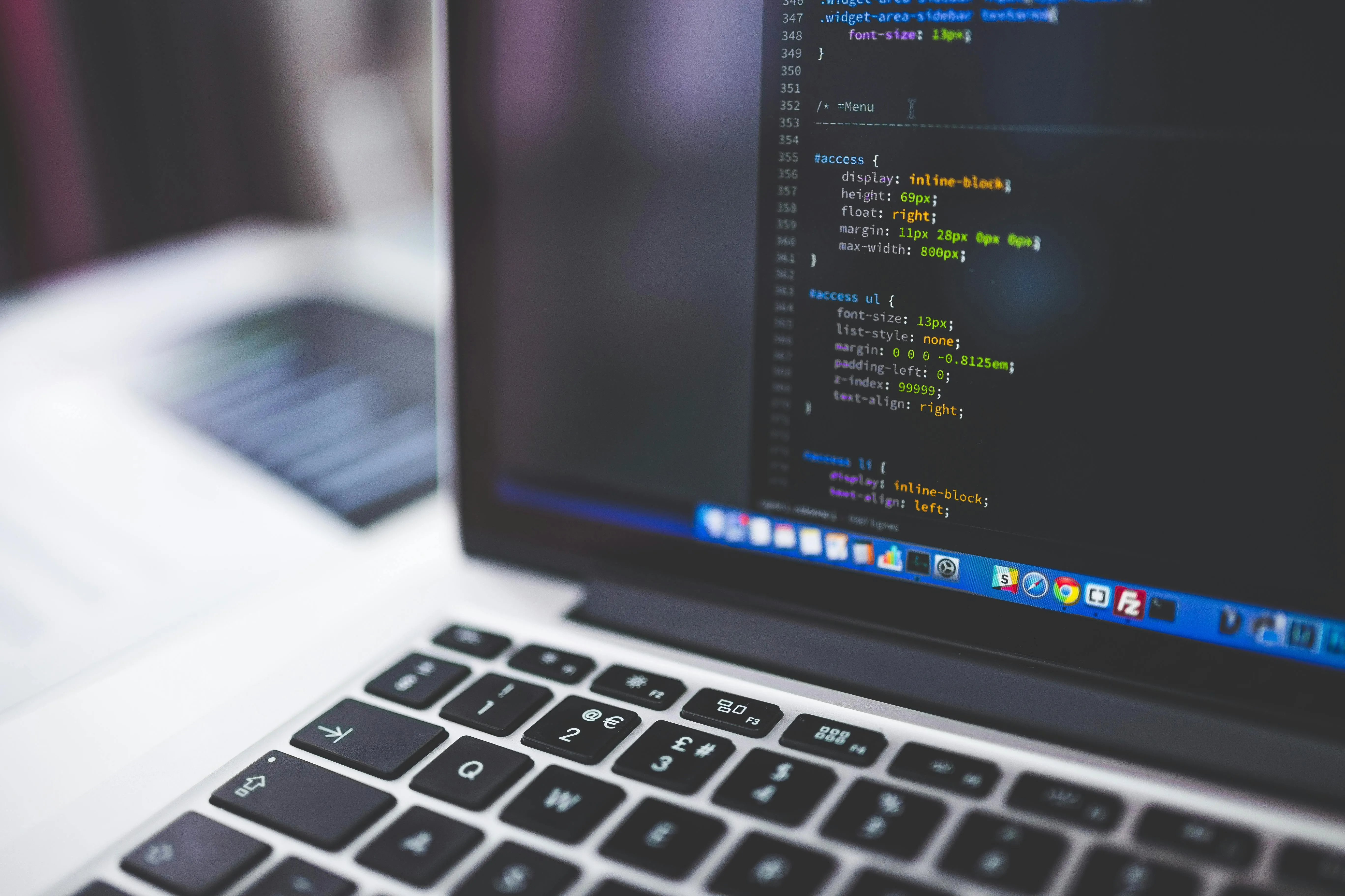 How a Custom Mobile App Development Agency Rolls Out Logistics and Delivery Apps