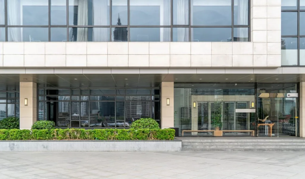 How Do You Choose Between Buying and Leasing Commercial Property in King County?