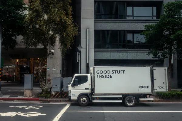 How Refrigerated Trucks Keep Singapore’s Temperature-Sensitive Deliveries Moving
