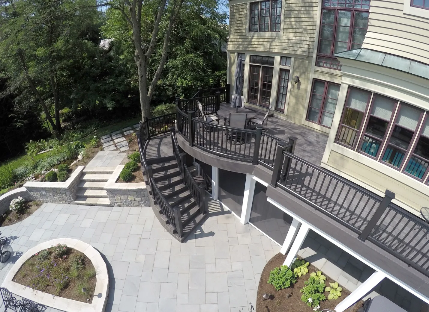 Why More Homeowners Are Choosing Composite Decking Over Traditional Wood