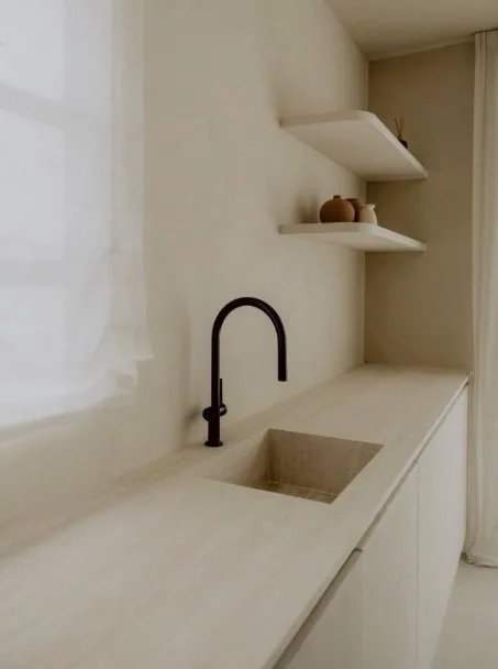 Clay and Lime Plaster: Why Traditional Wall Finishes Are Finding Their Place in Modern Homes Again