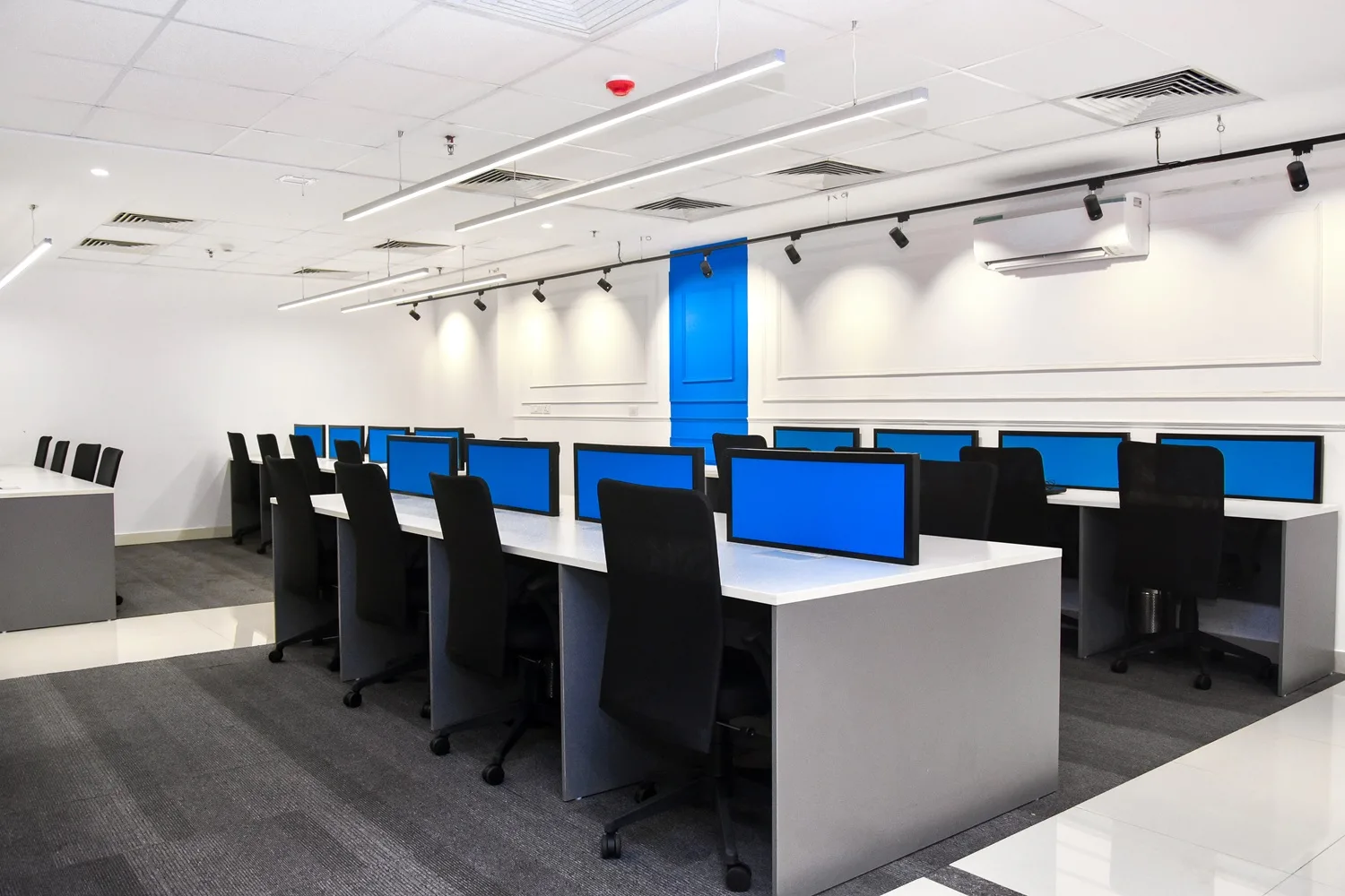 What Should I Look for When Choosing a Private Office Space in Gurgaon?