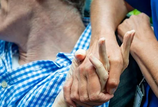 Why More Families Are Choosing Overnight Care for Elderly Relatives?