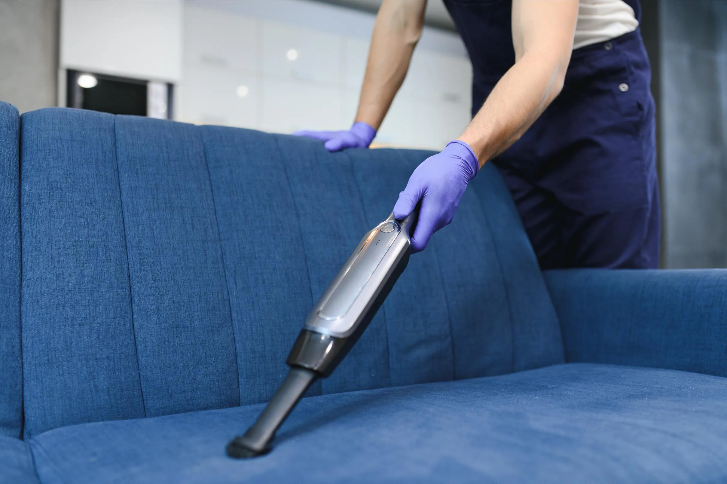 What Is the Difference Between Steam Cleaning and Shampoo Cleaning for Sofa?