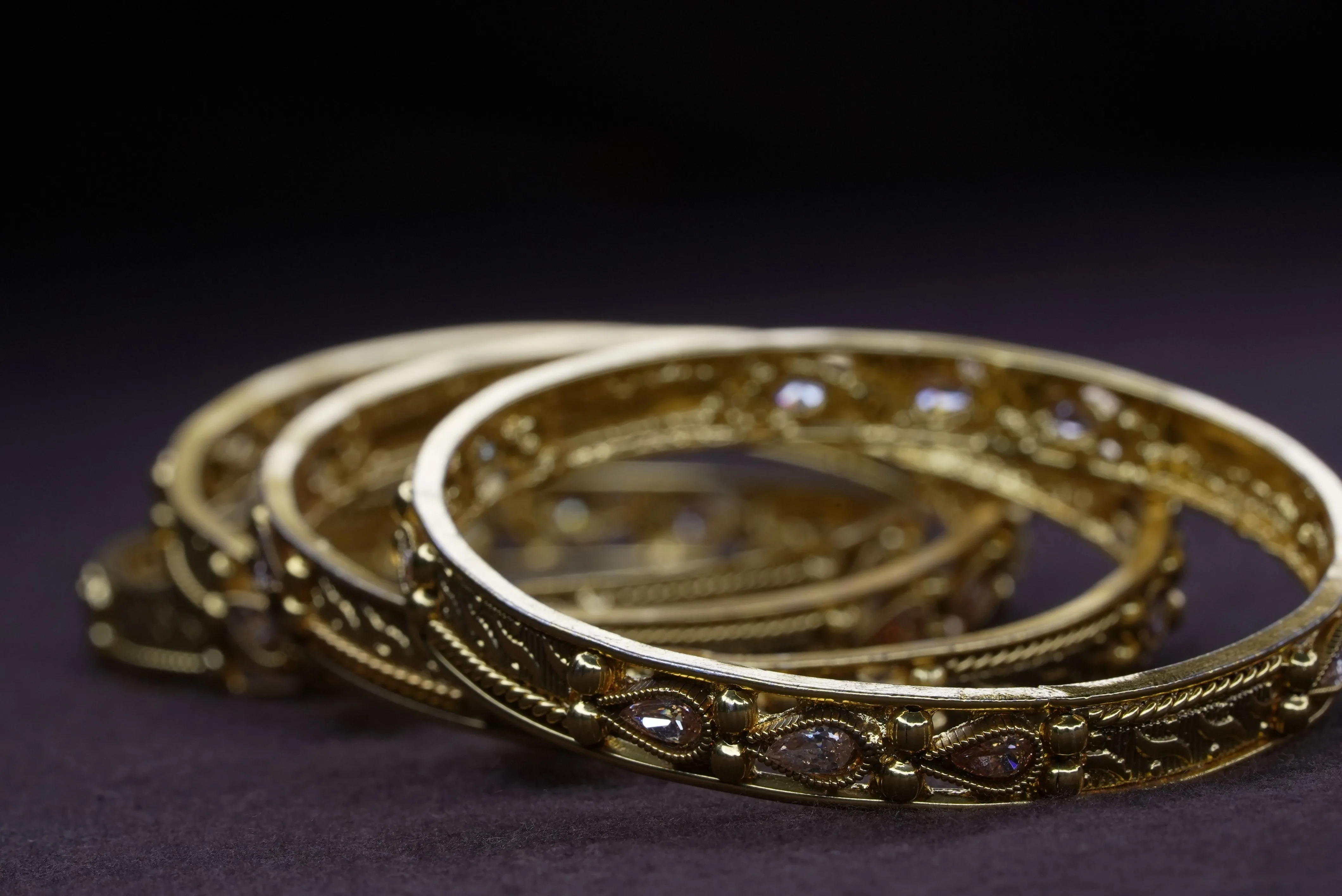 Why Lightweight Gold Jewellery Is Becoming the New Festive Favourite