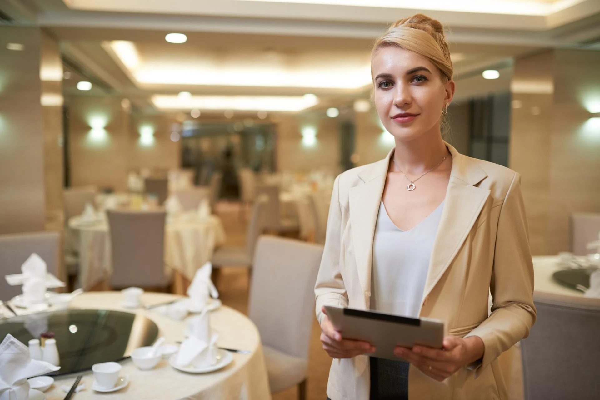 A Comprehensive Guide to Hotel Management: Courses, Careers, and Salaries