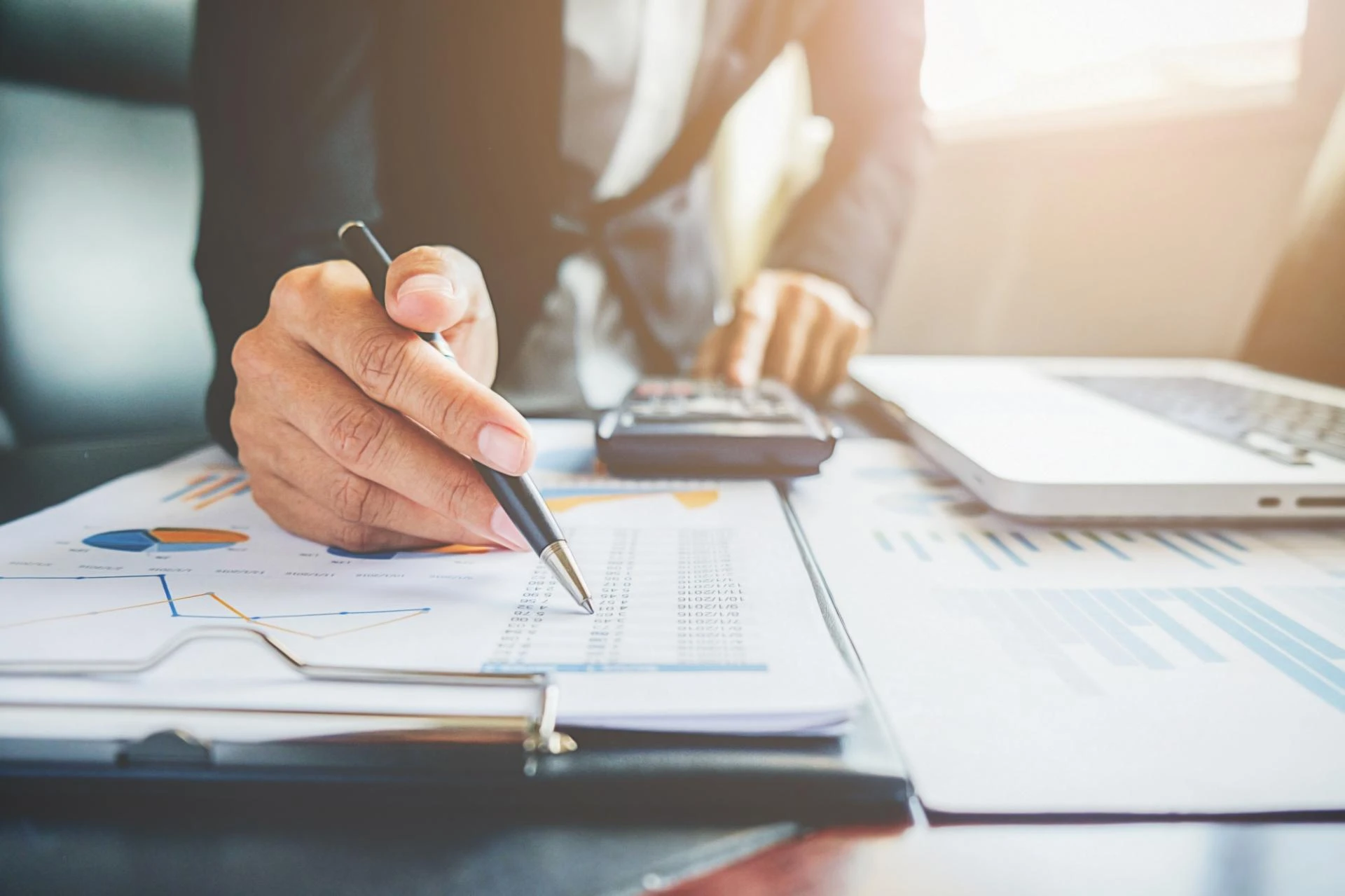 Virtual CFO vs. Traditional CFO: Which One is Right for Your Business?