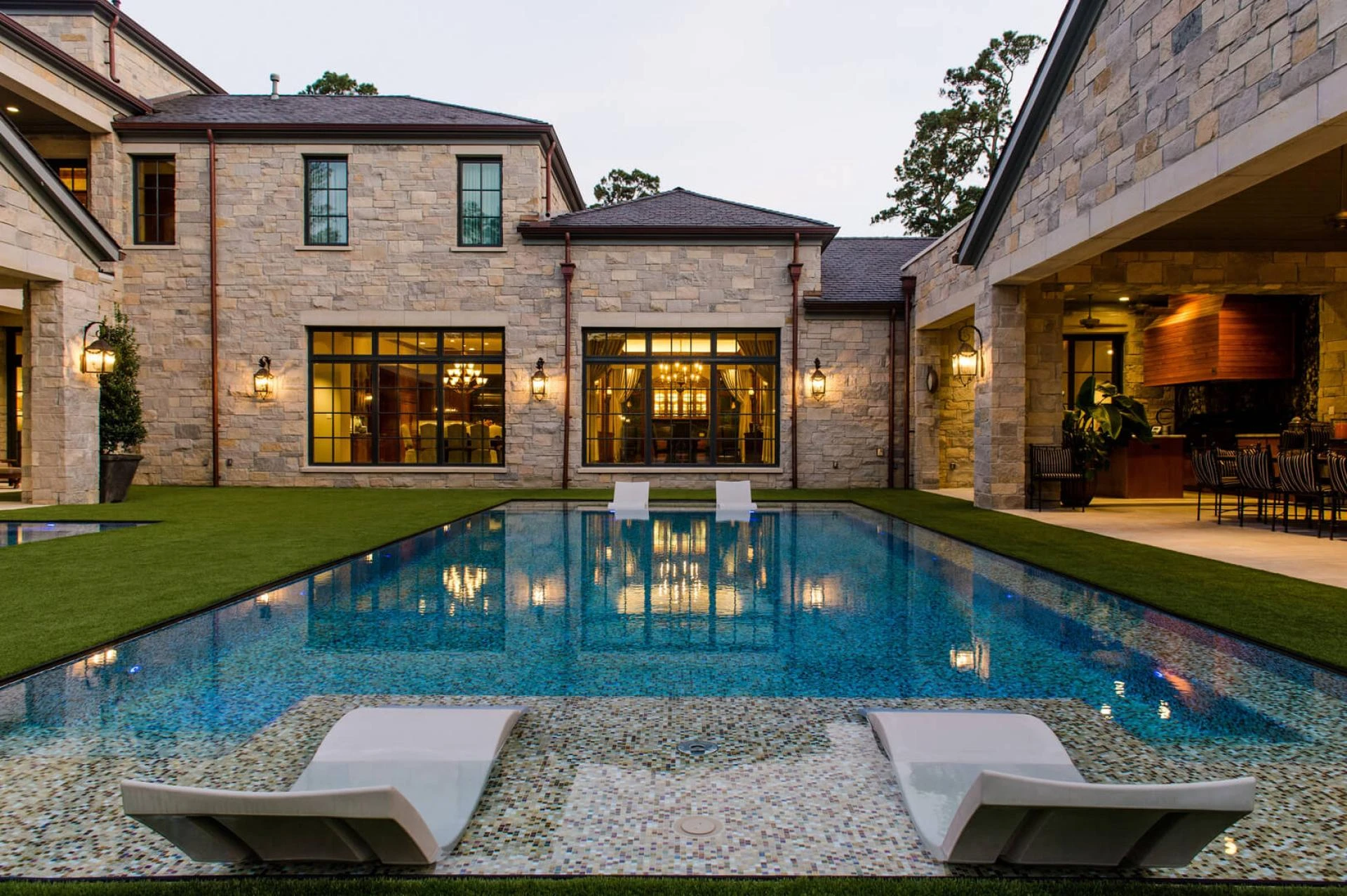 How Do Houston Swimming Pool Companies Stand Out in Customer Service? 
