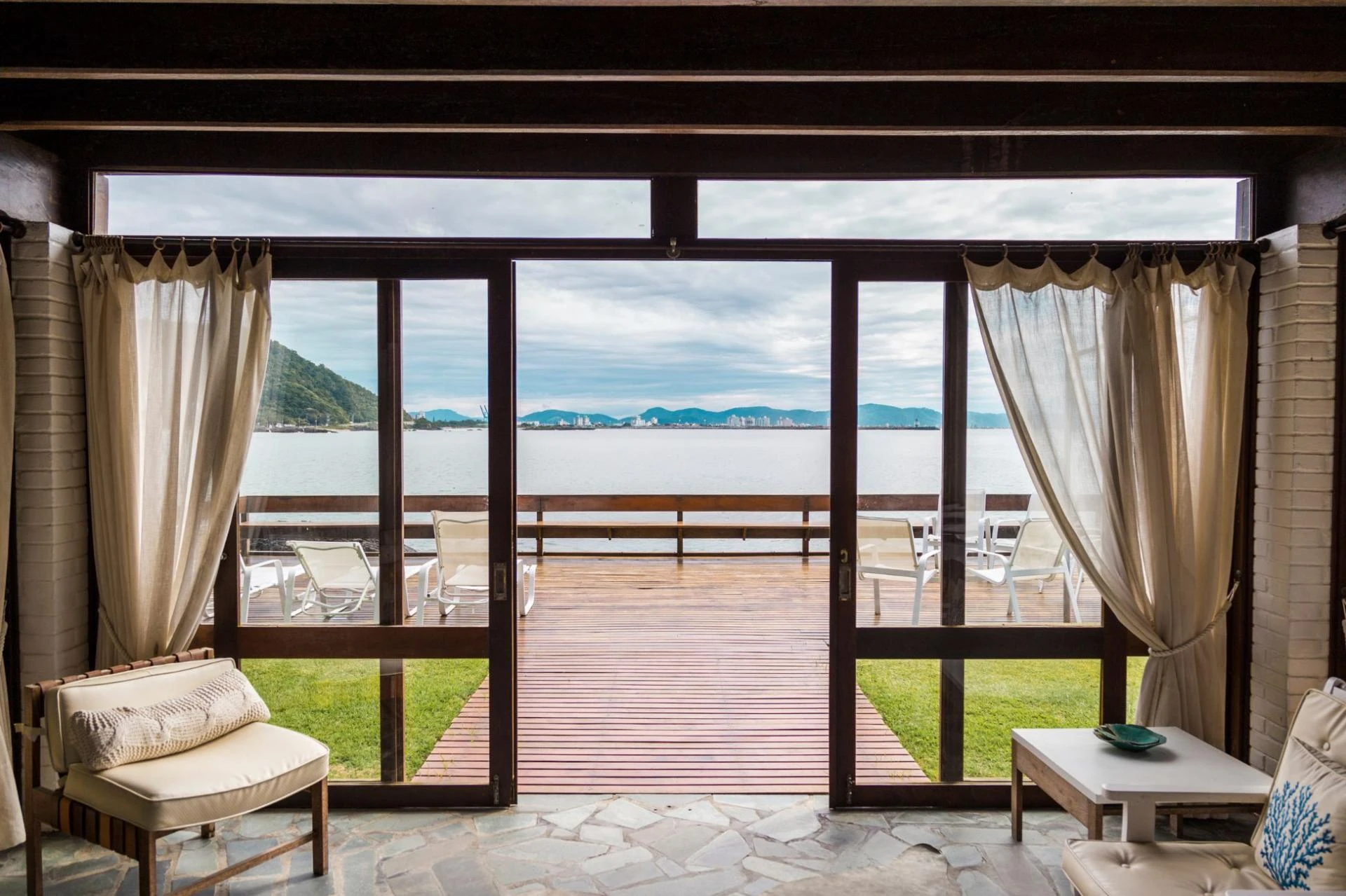 Maintenance Tips for Your Retractable Screen Doors in Calgary