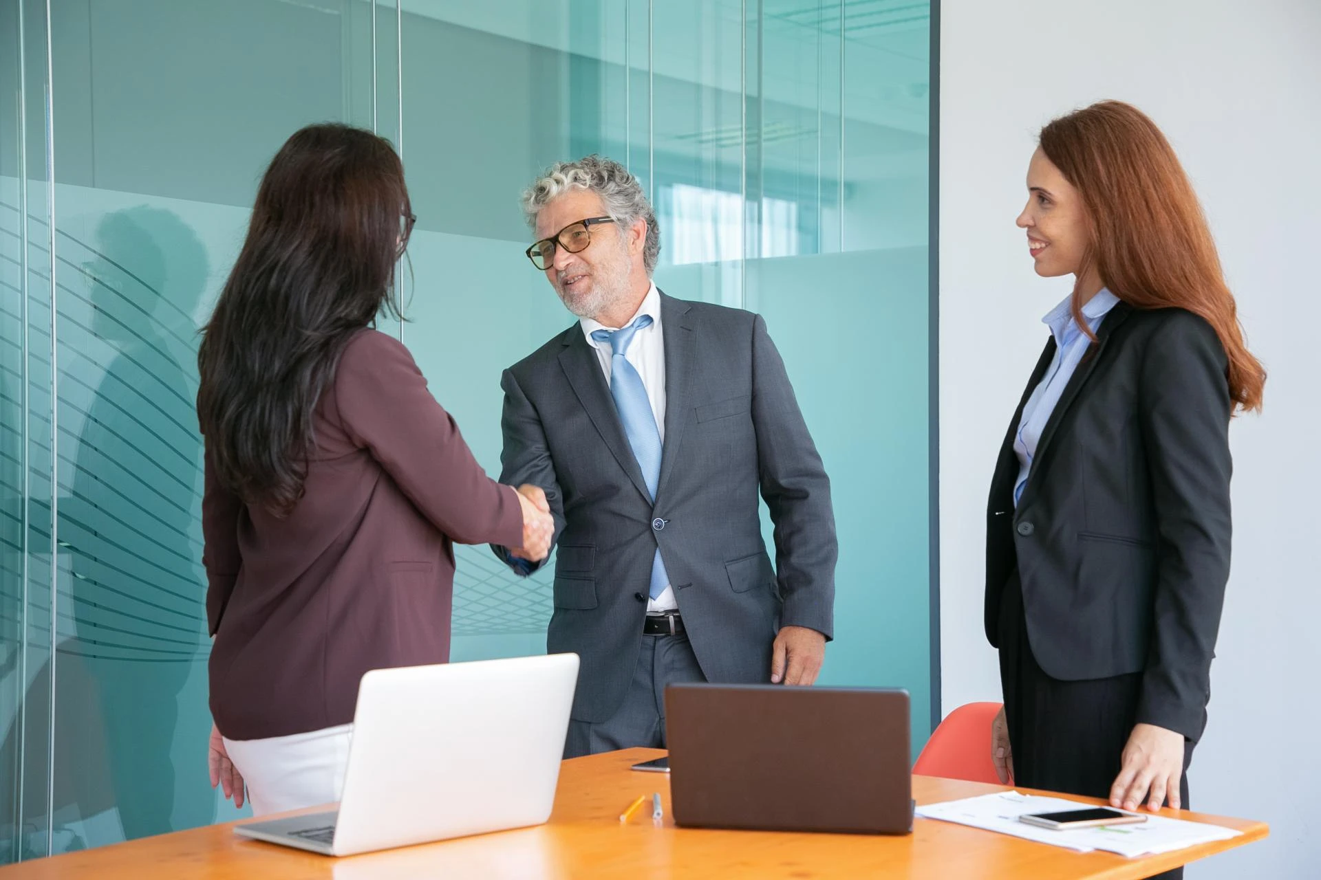 What Are the Unique Advantages of Partnering with an HR Staffing Company?