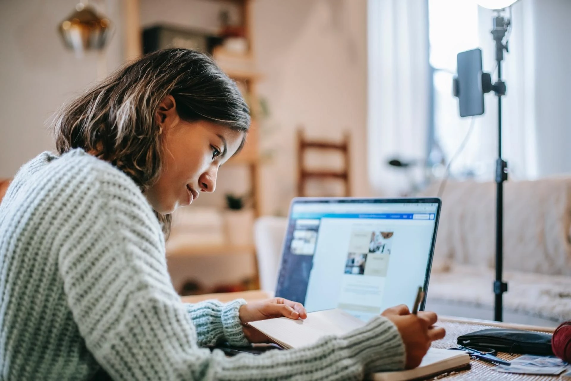 7 Ways Online Course Assistance Can Boost Your GPA