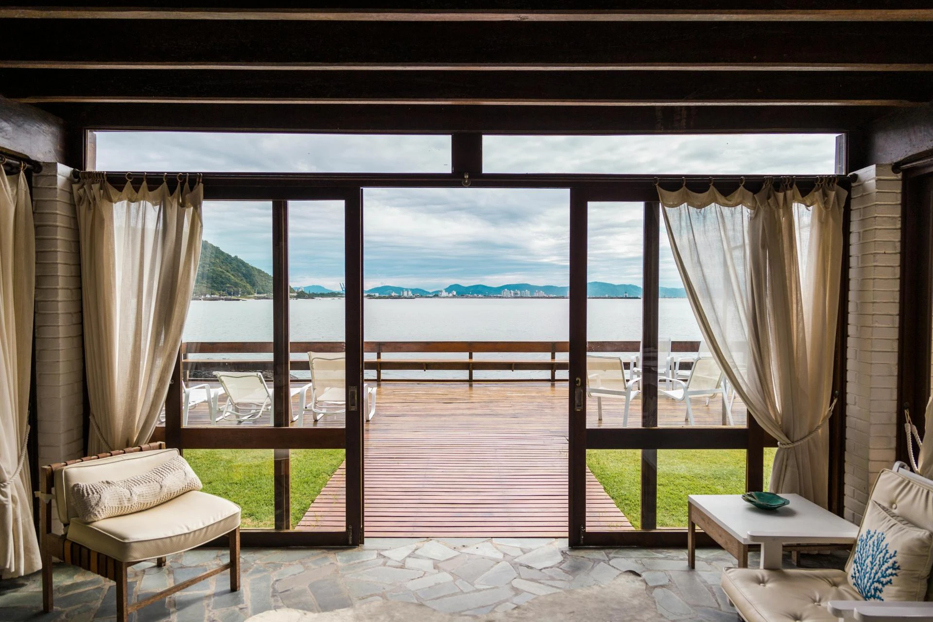 How to Find Cheap Room Booking Services and Discounted Vacation Homes in 2025