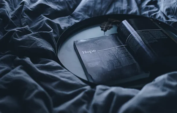 Under Sheets Book – A Deep Dive into Passion, Secrets, and Sensual Revelation