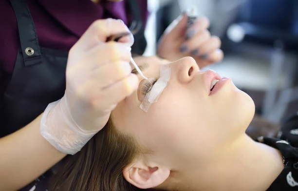 How to Remove Mascara without Damaging Your Eyelashes