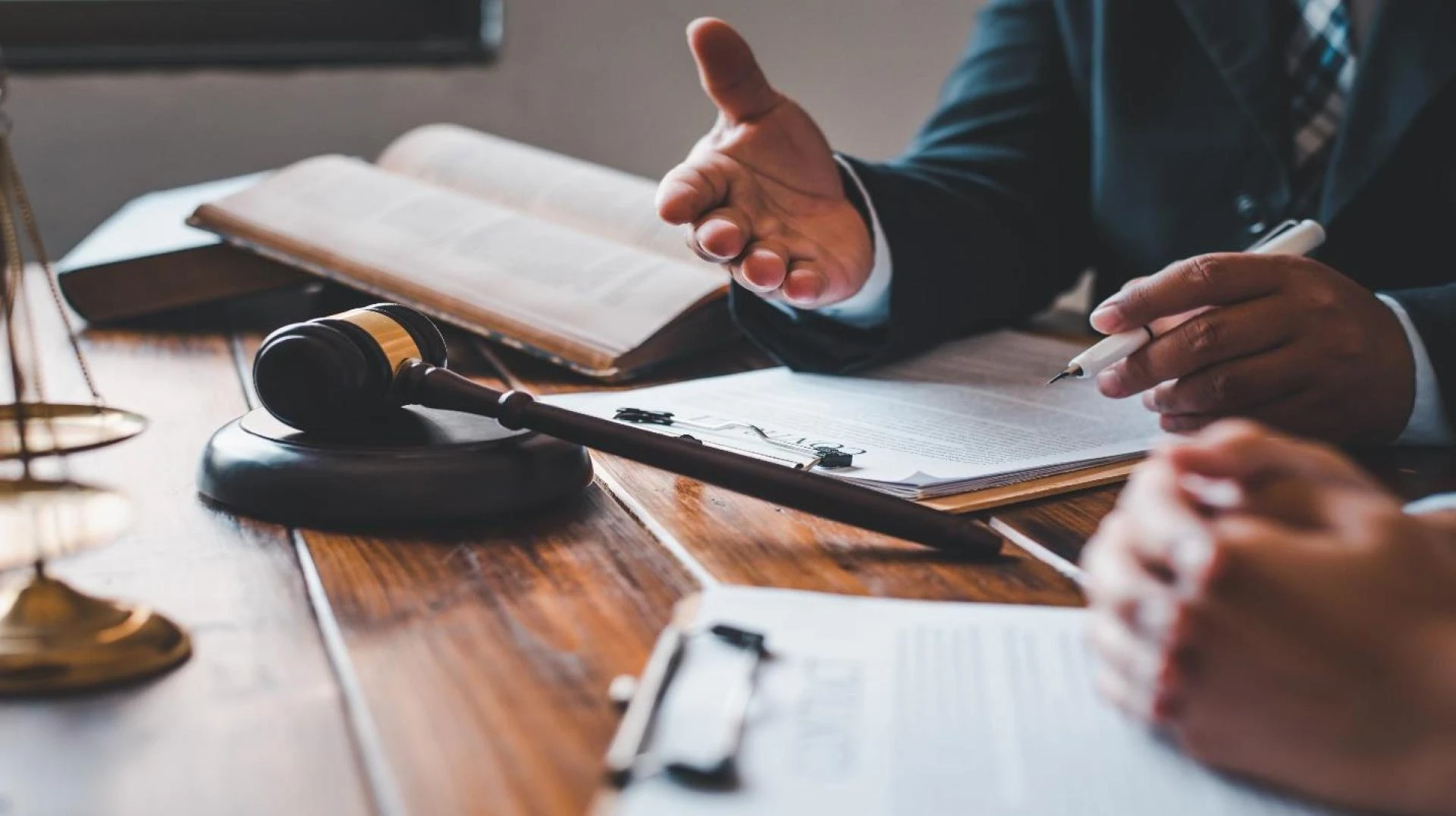 What to Expect When Working with a Workers' Comp Attorney
