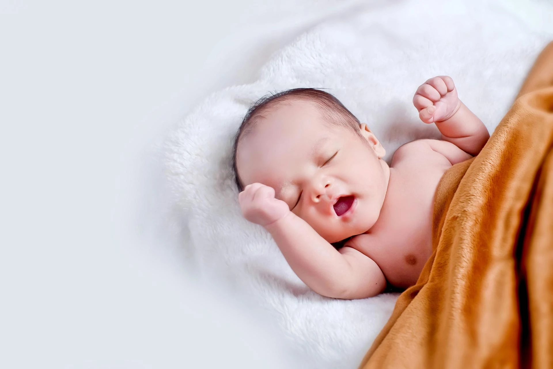 What is Newborn Jaundice? Symptoms, Causes, Possible Complications & Treatments