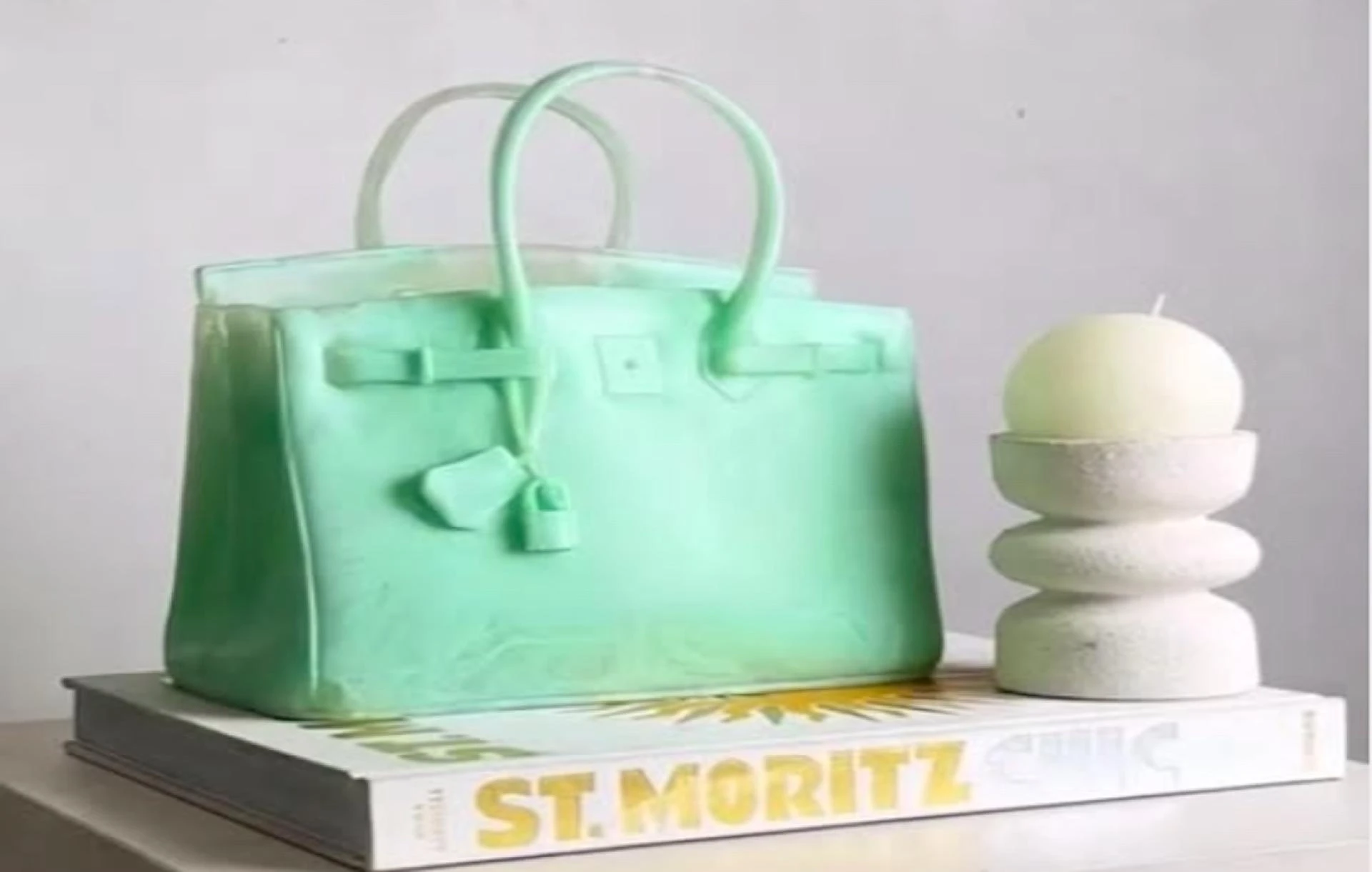 Stylish Interiors Adopting the Handbag Vase Trend for a Bold Touch