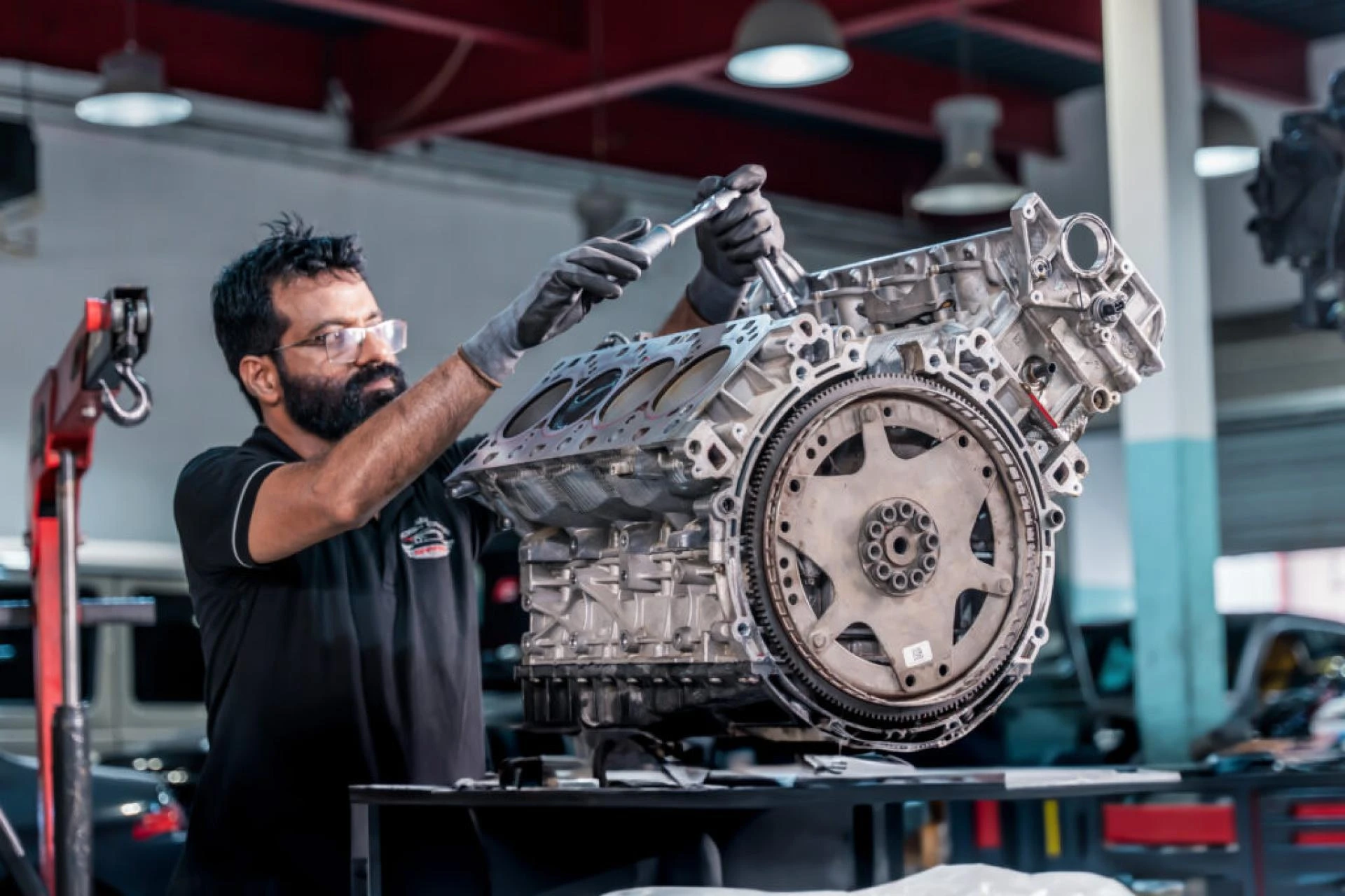 The Impact of Professional Garage Services on Car Performance in Dubai’s Climate