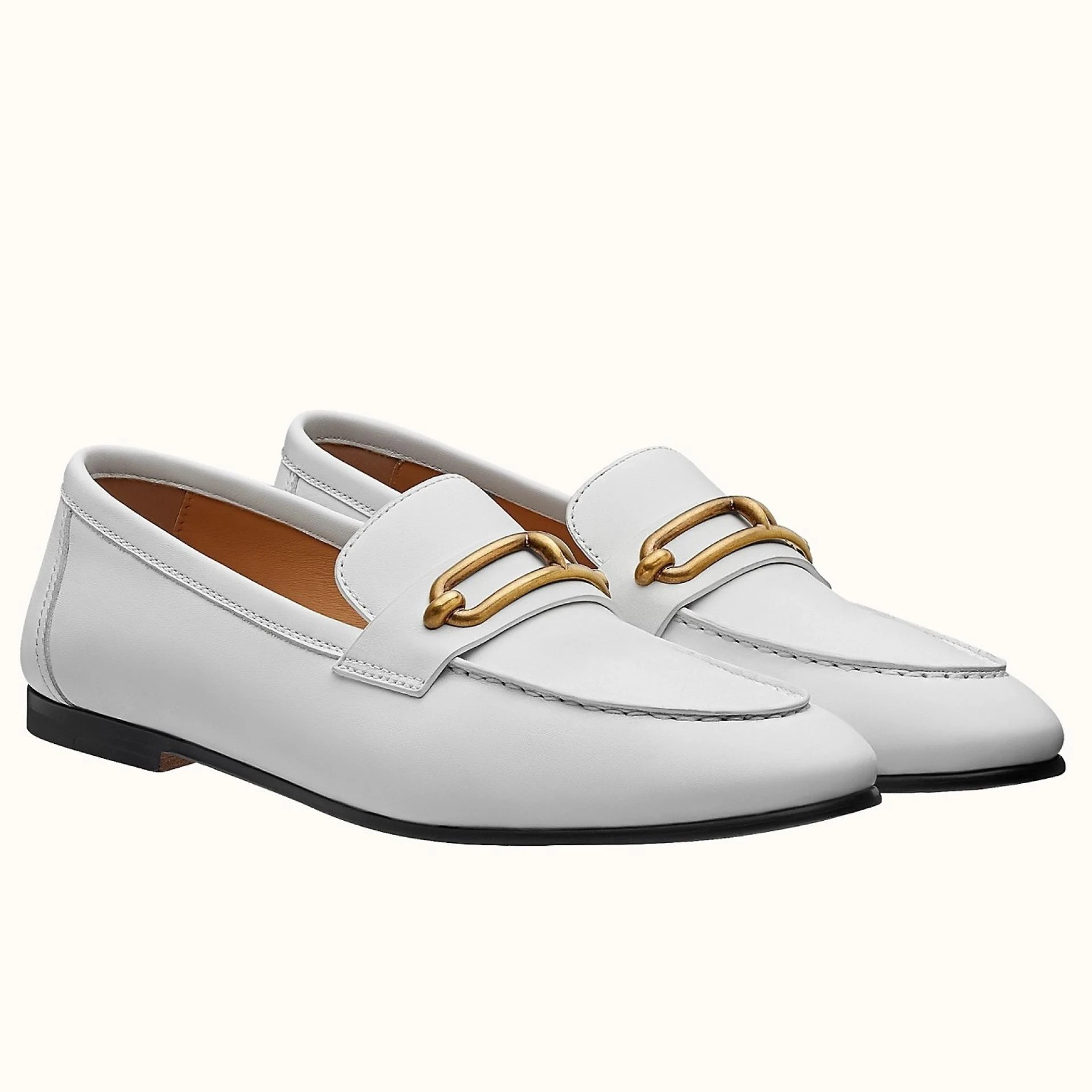 Replica Shoes: The Appeal of Affordable Luxury Footwear in 2025