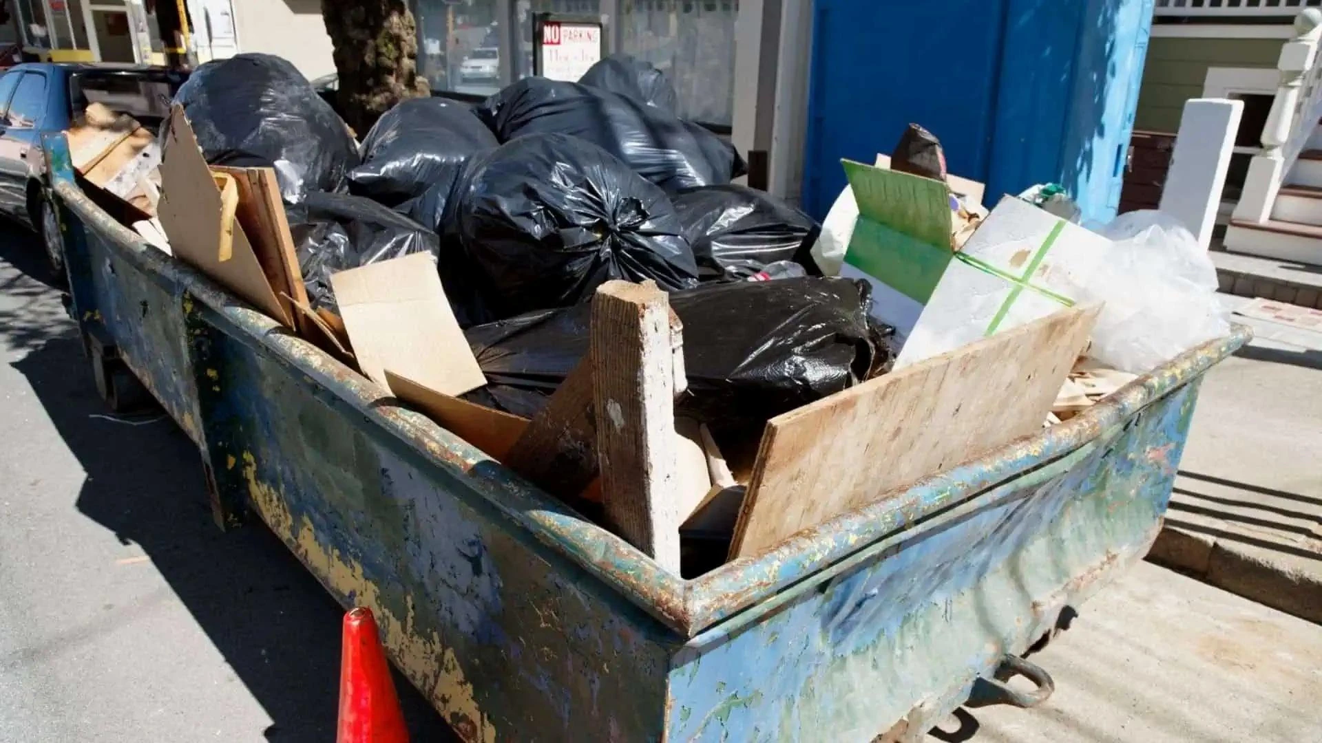A Landlord’s Secret Weapon: Regular Junk Removal for Hassle-Free Rentals