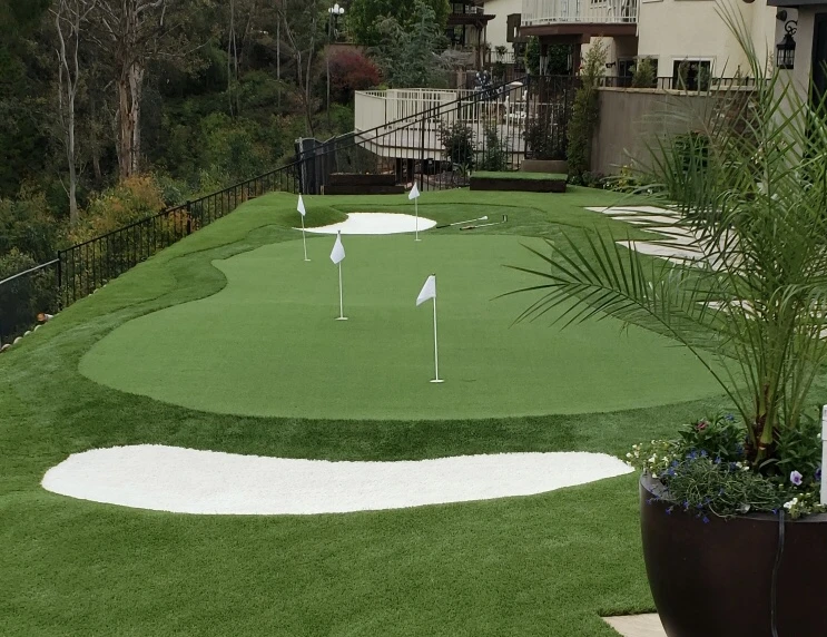 Design Ideas for a Pet-Friendly Outdoor Space with Turf