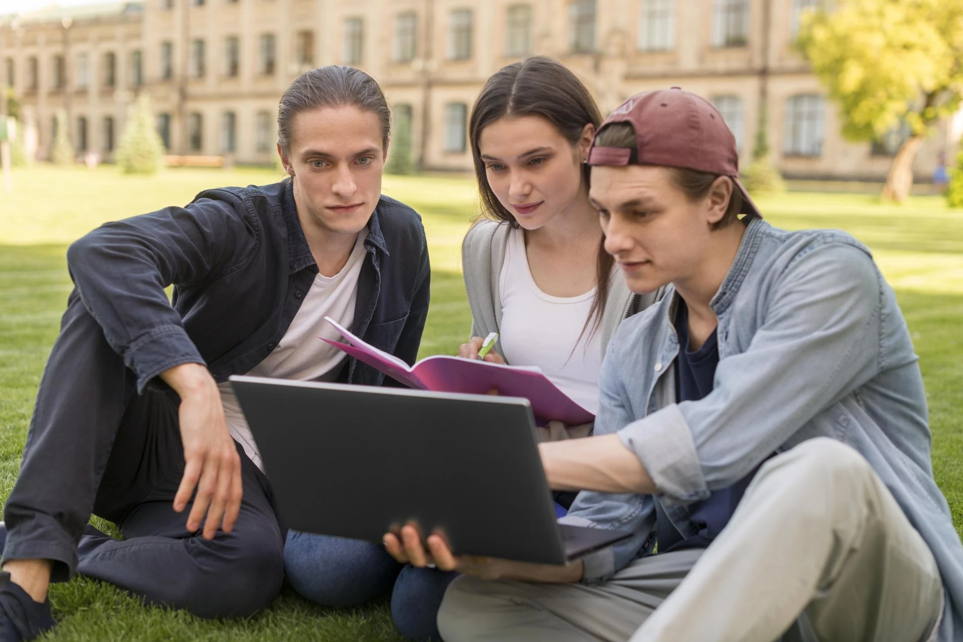 10 Best Colleges in Canada: Top Courses, Fees and Intakes