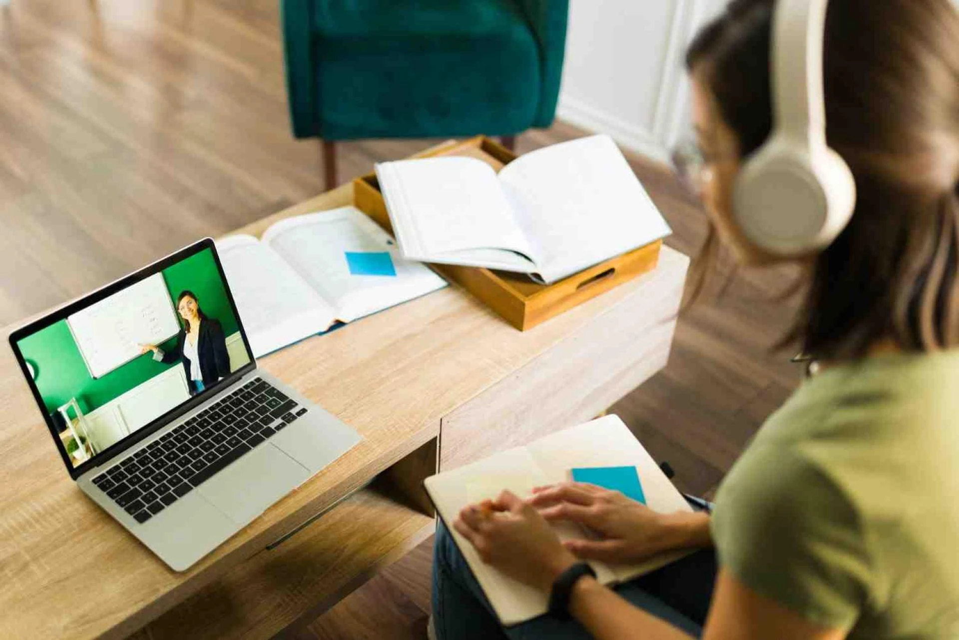 The Role of Career Guidance in Choosing Online Specializations
