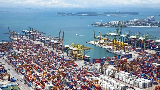 The Future of Logistics: 2025 Trend Projections