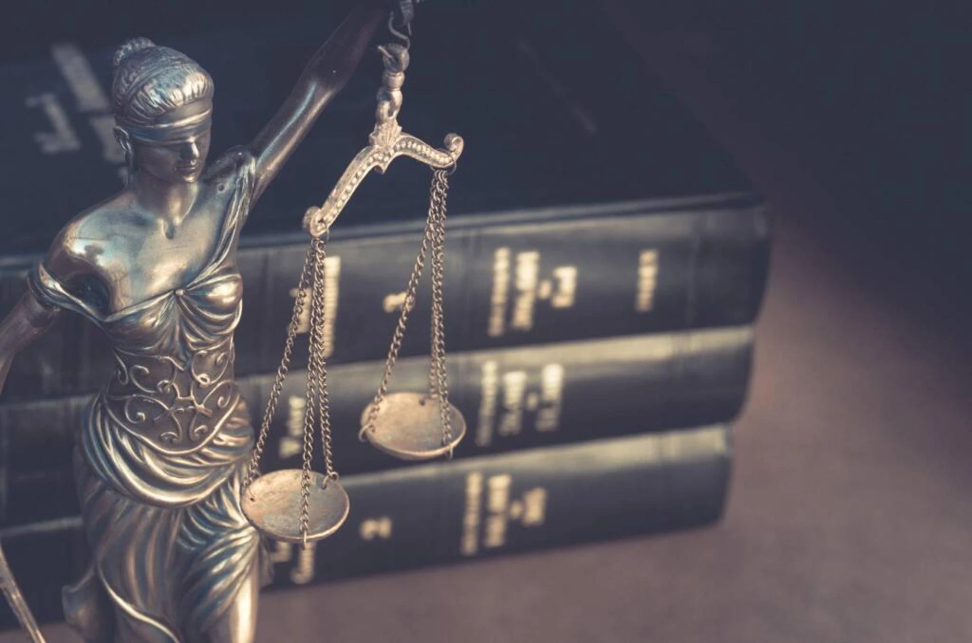 Find a Reliable Domestic Violence Lawyer in Noida Now