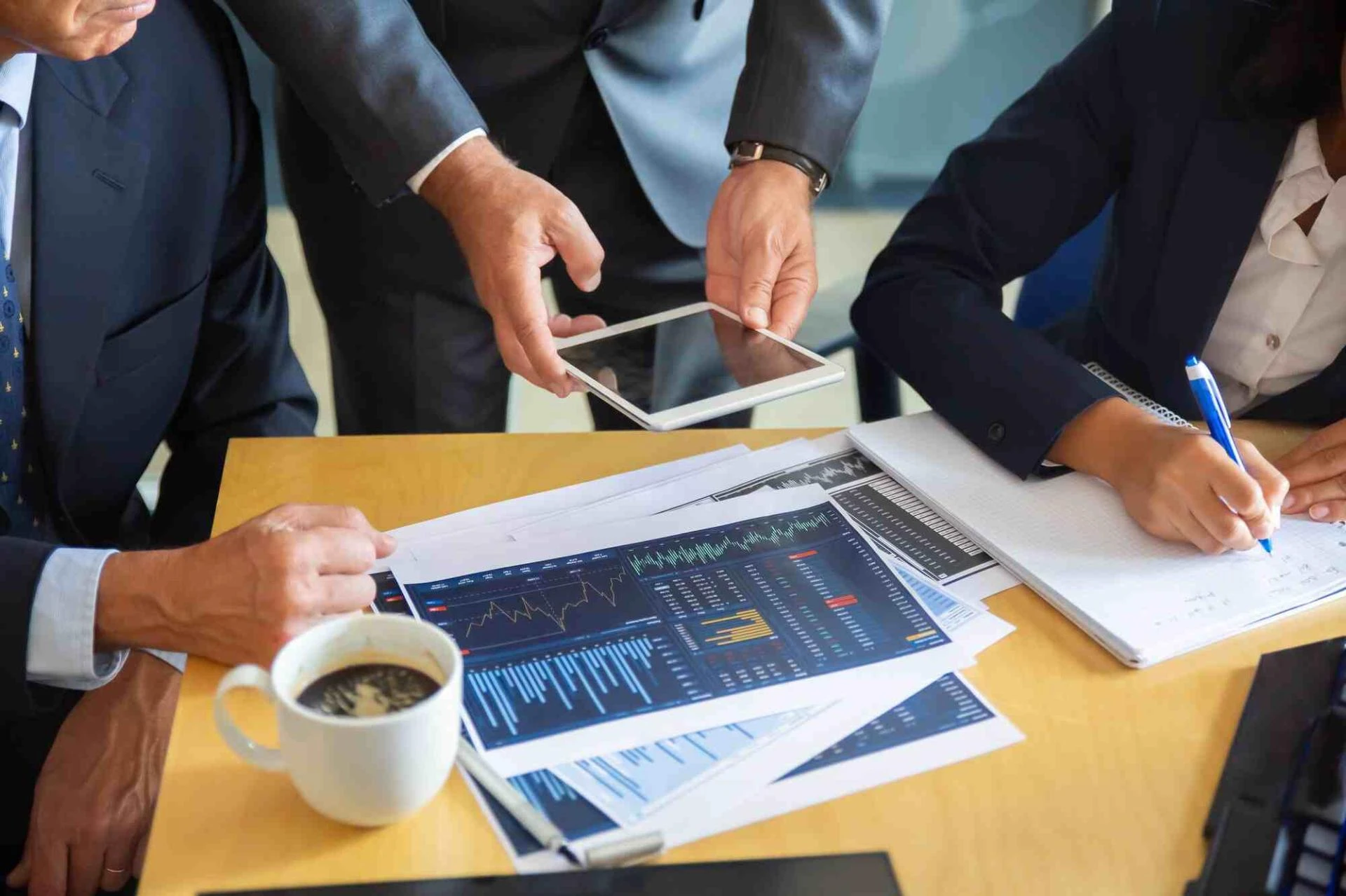 Turning Challenges into Wins: Risk Management and Adaptive Problem-Solving in Business