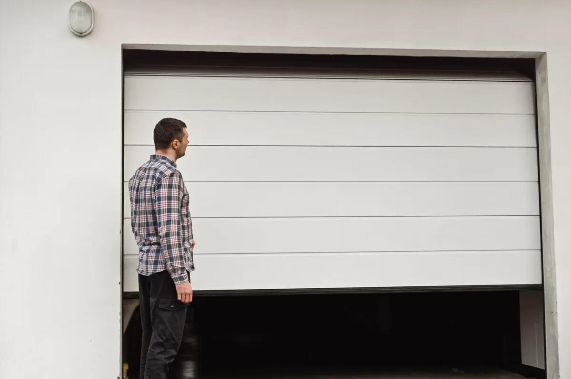 How Fast Can Garage Door Repair New York Technicians Respond to Emergencies?