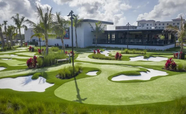 Desert Luxury Living: Innovative Putting Green Design Trends in Coachella Valley